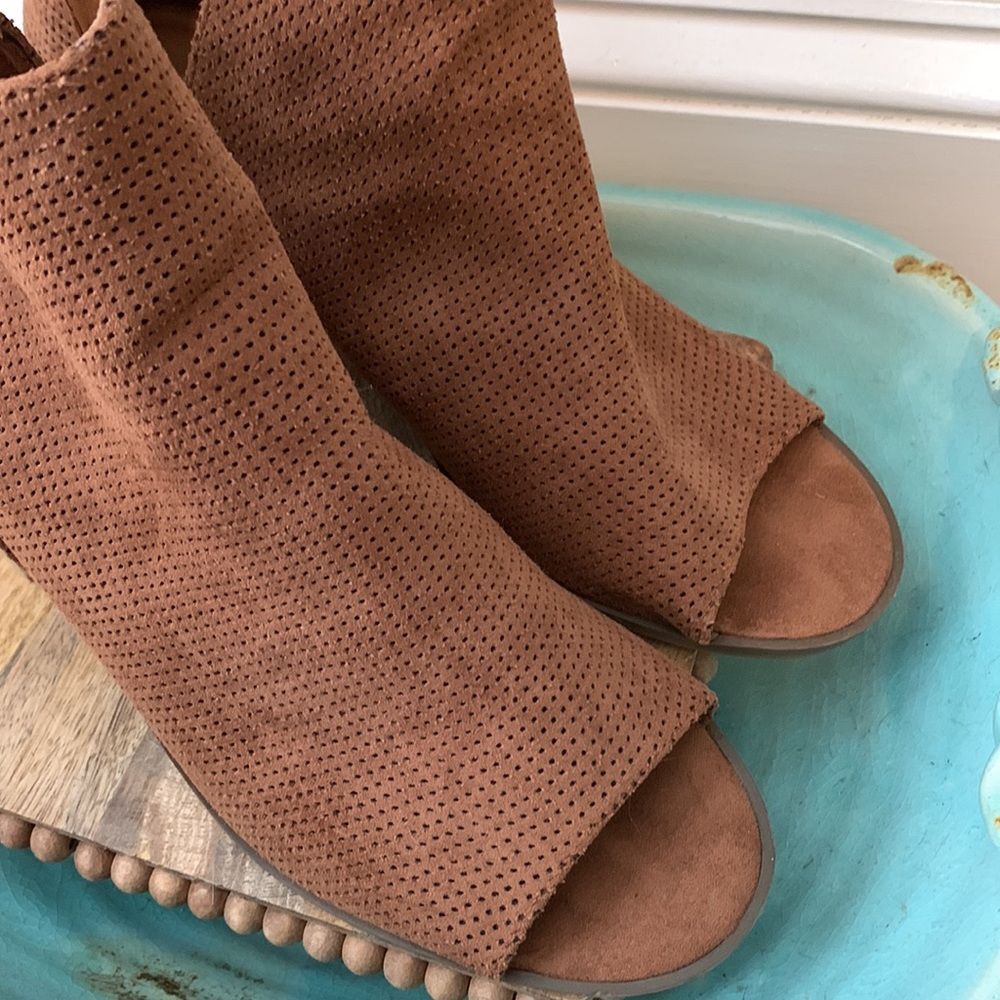 Universal Thread Open Toed Booties Size 9.5 - image 2